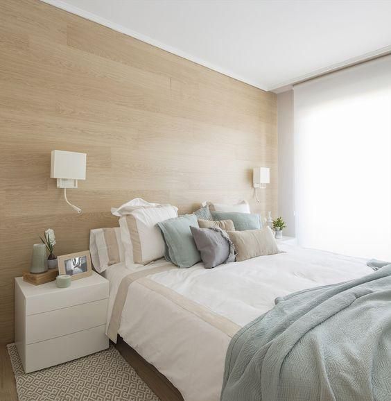 dormitorio con parquet para pared